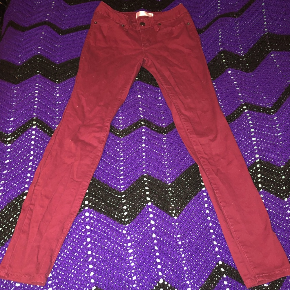 Low waisted maroon jeans